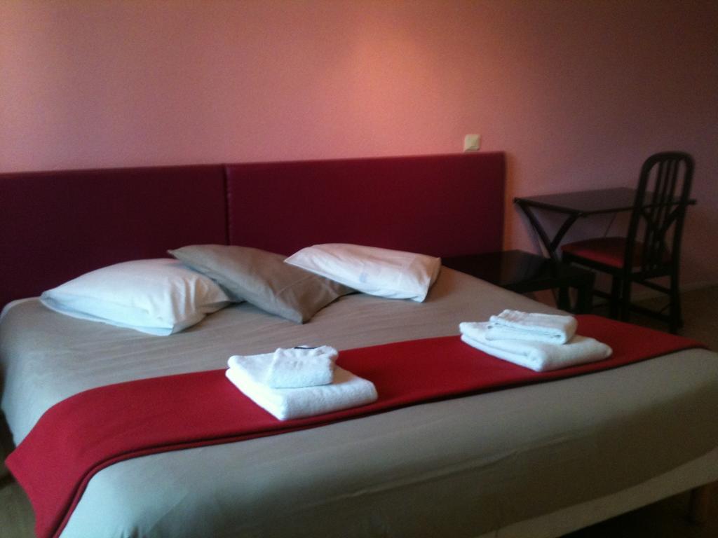 Le Clos Fleuri Bourg-de-Thizy Quarto foto